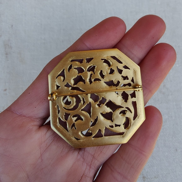 Rare Vintage Williamsburg Hidden Dog Face Brooch - Picture 2 of 6